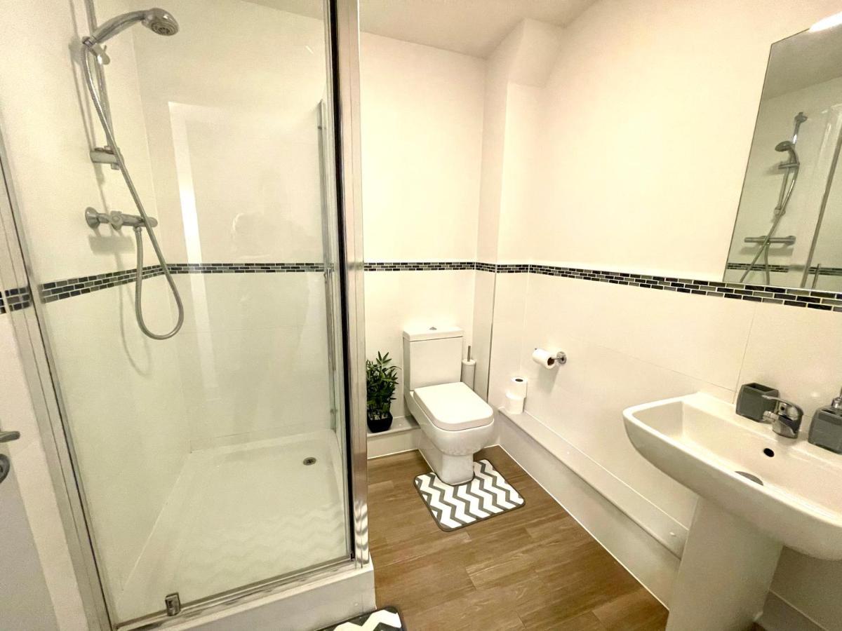 Bright & Cosy One Bedroom Apartment - 2 Beds - Perfect Base In בישופס סטורטפורד מראה חיצוני תמונה